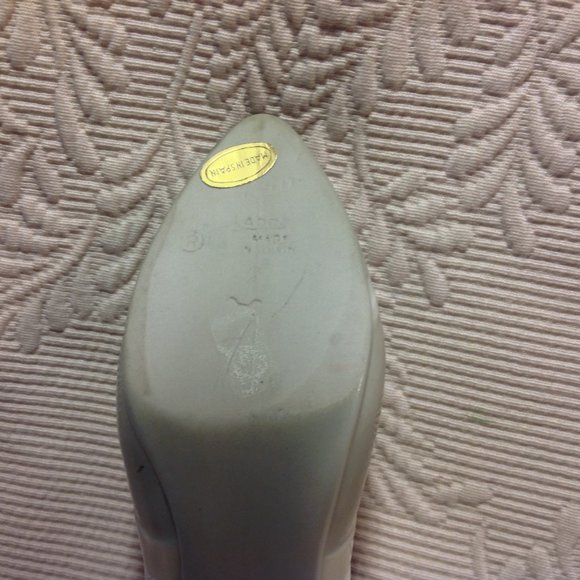 Lladro Figurine of Victorian Lace-up Shoe Active - Picture 14 of 14